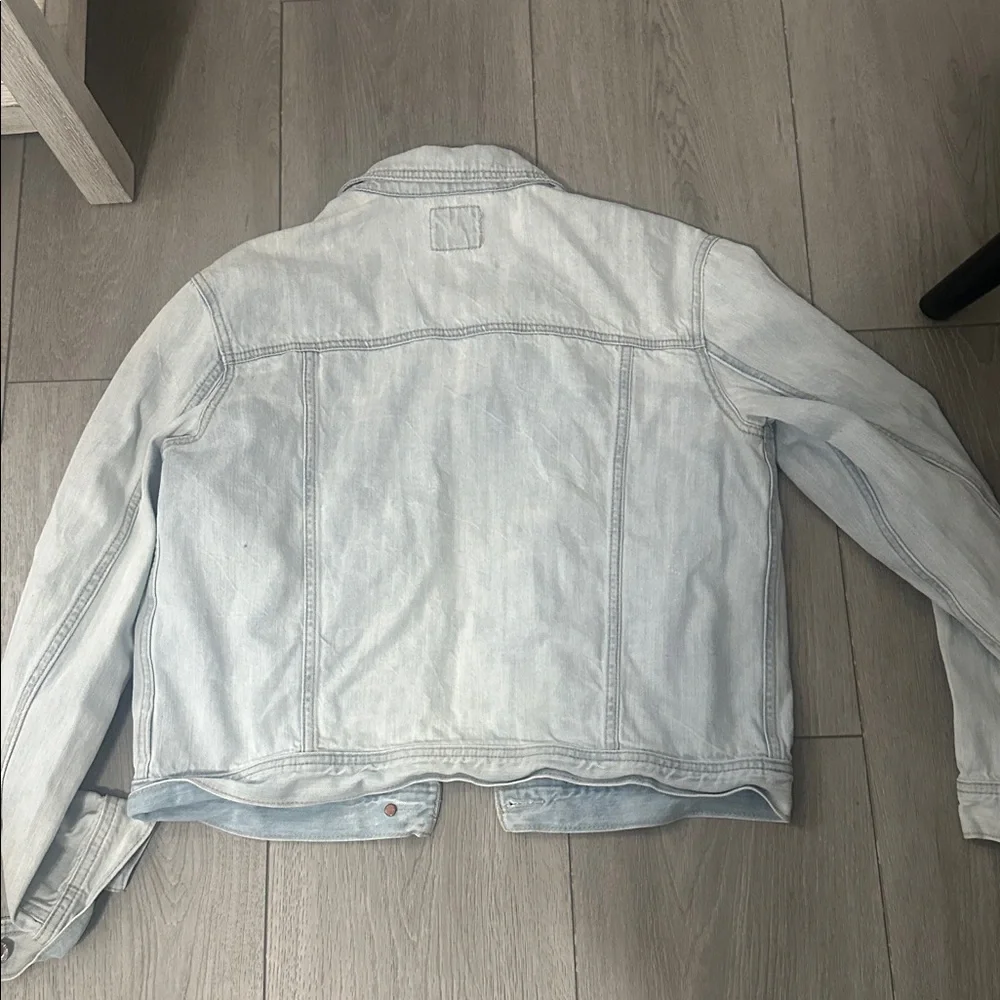 American Eagle Outfitters Light Wash Denim Jacket size medium - Picture 7 of 7